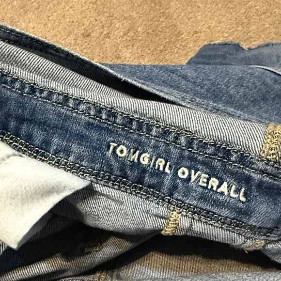 American Eagle Distressed Medium Wash Tomgirl Short Overalls Size L - Picture 4 of 5